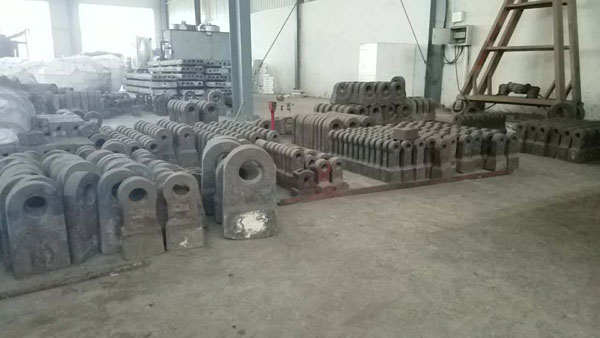 耐磨合金錘頭在鼎成機(jī)械車(chē)間倉(cāng)庫(kù)生產(chǎn)現(xiàn)場(chǎng)